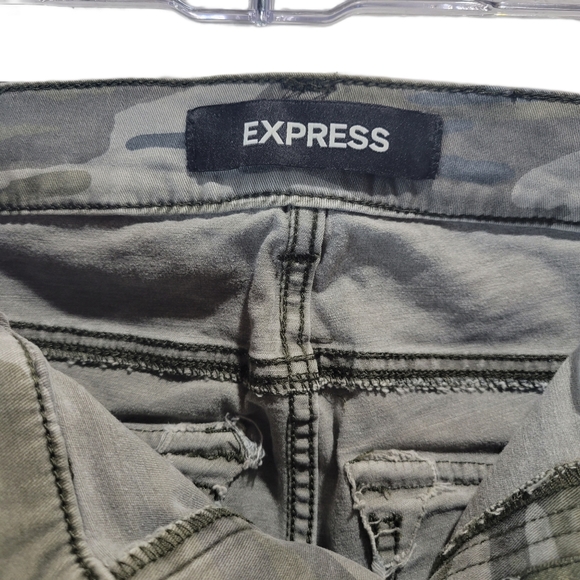 EXPRESS washed camo jeans, ankle high, good condition. - Picture 5 of 7